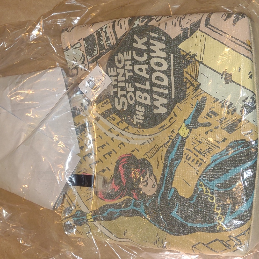 😻COACH😻 X MARVEL Black Widow Tote be first at cosplay! - Picture 10 of 12